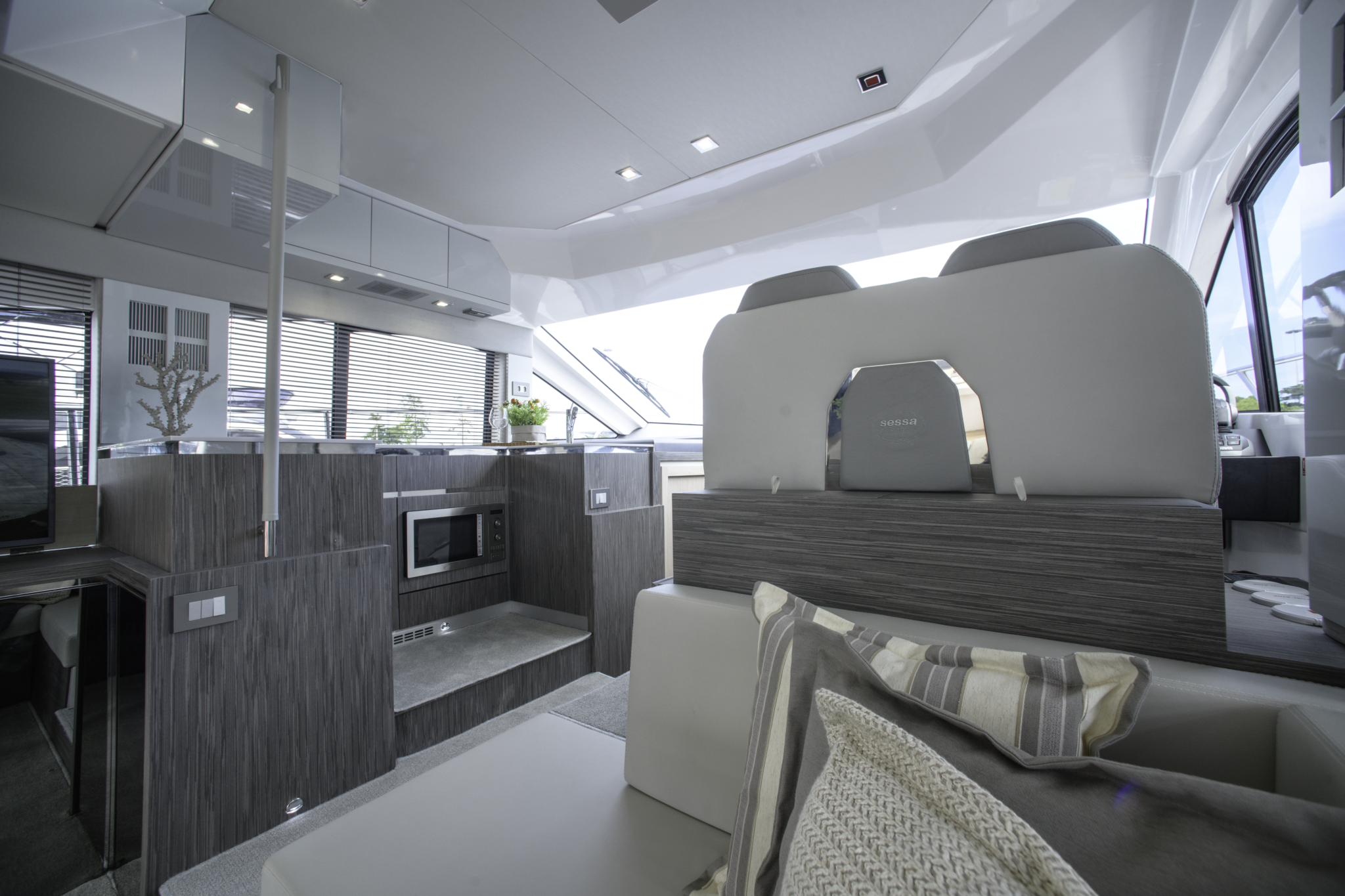 Sessa F48 INT_VAZ6378