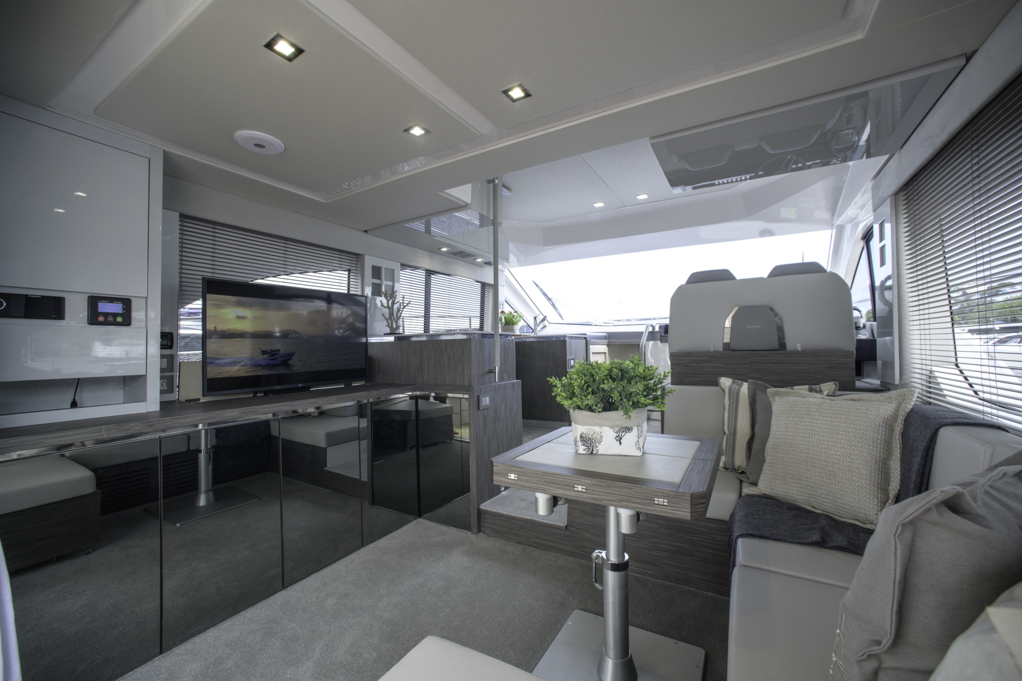 Sessa F48 INT_VAZ6382